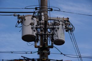 【2025】キュービクル用高圧避雷器とは？必要な理由と設置時の注意点をわかりやすく解説