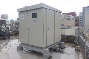 【2025】キュービクルは屋上に設置できる？設置基準・遠隔距離をわかりやすく解説