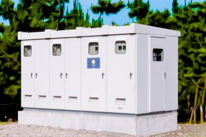 【2025】キュービクルを屋外で設置する際の設置基準は？注意点と屋内キュービクルの違い