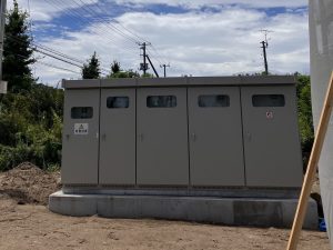 【2025】キュービクル式発電機とは？用途や注意点をわかりやすく解説